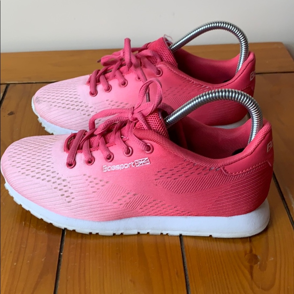 Women’s sz 6.5 Baasport athletic shoe